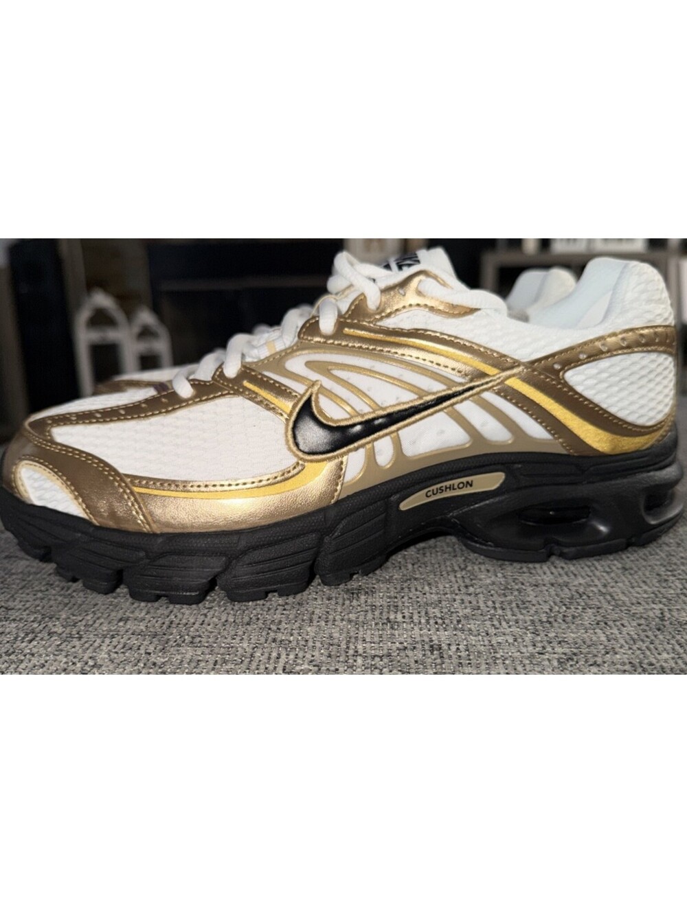 Nike Air Max Moto 2K Men’s 9 White/Black - Metallic Gold IV2870-100 New